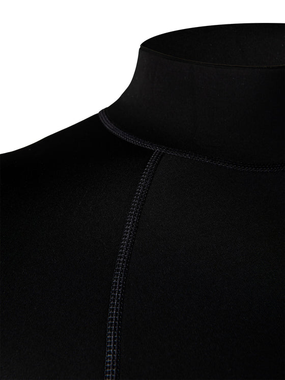 man-wearing-a-series-ecoprene-1-5mm-long-sleeve-wetsuit-jacket-in-black