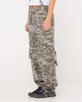 Woman wearing Ricardio Low Rise Cargo Pant in Camo