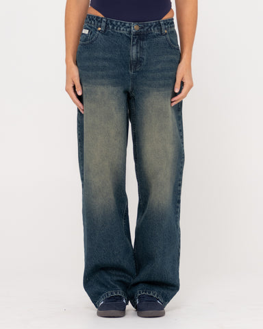 Woman wearing Bethany Baggy Low Rise Jean in Dark N Dirty