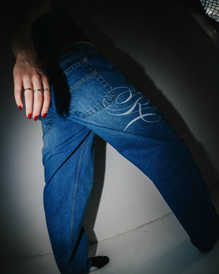 Woman wearing He Ghosted Bethany Baggy Low Rise Jean in Blasted Middy Blue