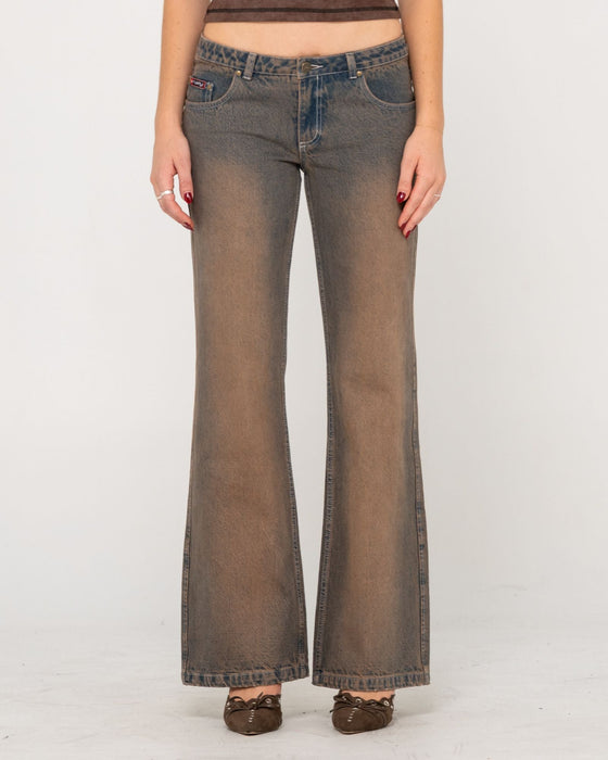 woman-wearing-lucky-number-low-rise-flare-jeans-in-rusty-overdye