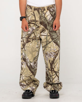 Man wearing Hoodus Rambo Baggy Pant in Camo