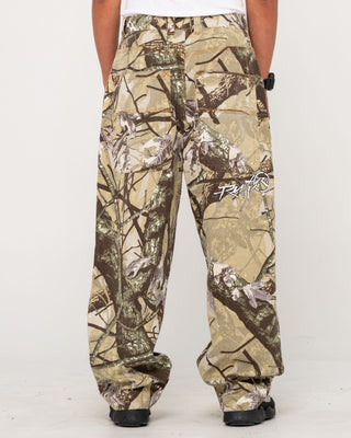 Man wearing Hoodus Rambo Baggy Pant in Camo