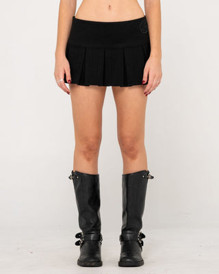 Woman wearing Gemnani Low Rise Pleated Skirt in Black