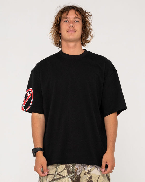 man-wearing-glaze-r-short-sleeve-tee-in-black