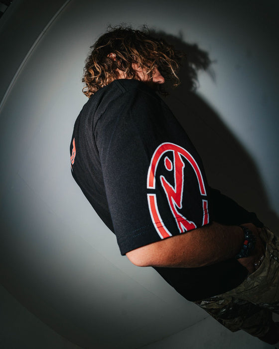 man-wearing-glaze-r-short-sleeve-tee-in-black