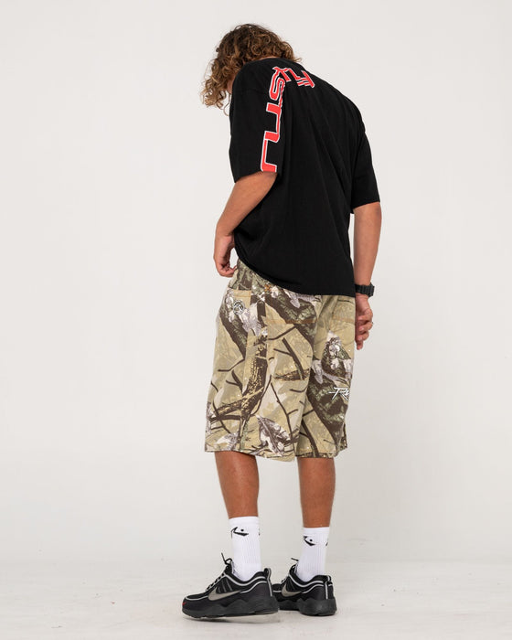 man-wearing-glaze-r-short-sleeve-tee-in-black