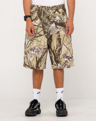 Man wearing Hoodus Rambo Jort in Camo