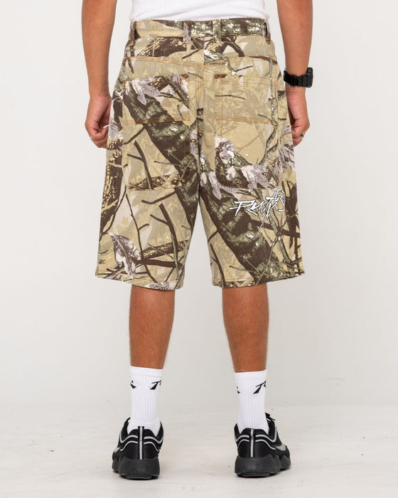 man-wearing-hoodus-rambo-jort-in-camo
