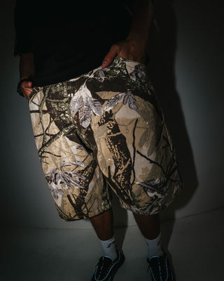 Man wearing Hoodus Rambo Jort in Camo