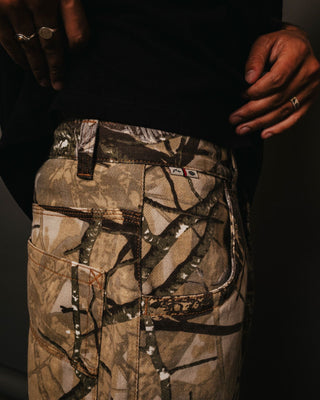 Man wearing Hoodus Rambo Jort in Camo