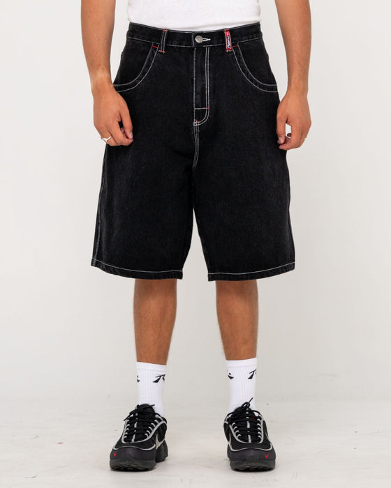 man-wearing-turbo-baggy-jort-in-black-out