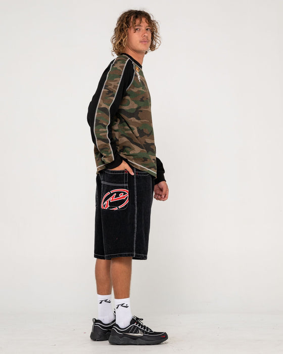 man-wearing-turbo-baggy-jort-in-black-out