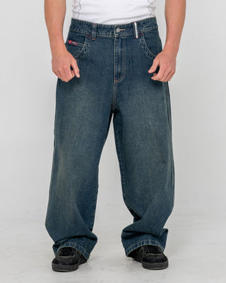 Man wearing Yowie Baggy Jean in Dark N Dirty