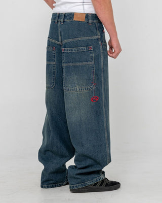 Man wearing Yowie Baggy Jean in Dark N Dirty