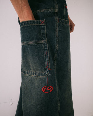 Man wearing Yowie Baggy Jean in Dark N Dirty