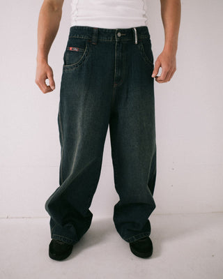 Man wearing Yowie Baggy Jean in Dark N Dirty