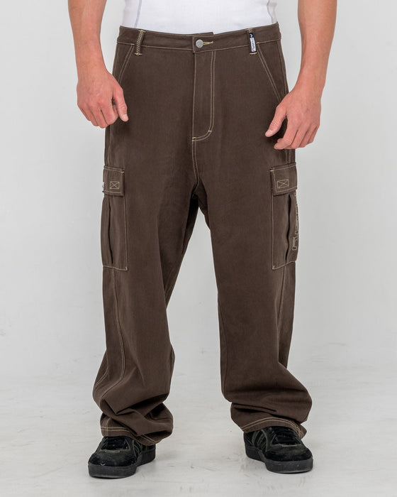 man-wearing-grizzly-baggy-cargo-pant-in-pinecone