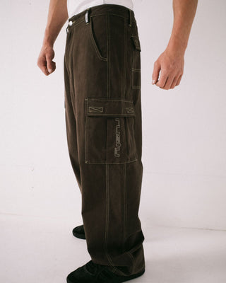 Man wearing Grizzly Baggy Cargo Pant in Pinecone