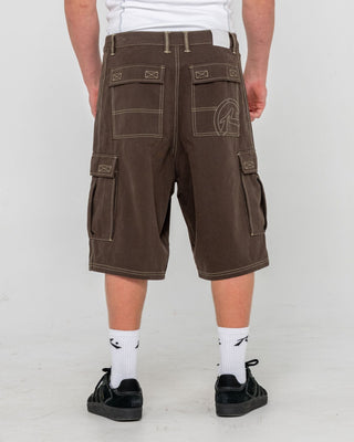 Man wearing Grizzly Baggy Cargo Short in Pinecone