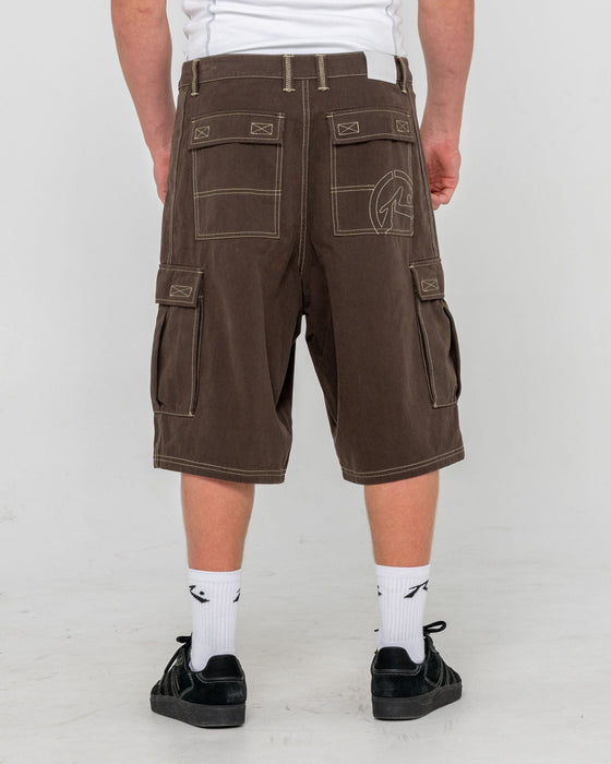 man-wearing-grizzly-baggy-cargo-short-in-pinecone