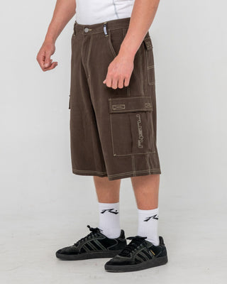 Man wearing Grizzly Baggy Cargo Short in Pinecone