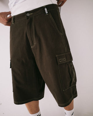 Man wearing Grizzly Baggy Cargo Short in Pinecone