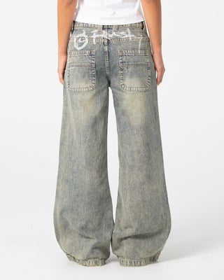 Woman wearing DIY Wendy Wide Low Rise Wide Leg Jean in Dirty Dawg