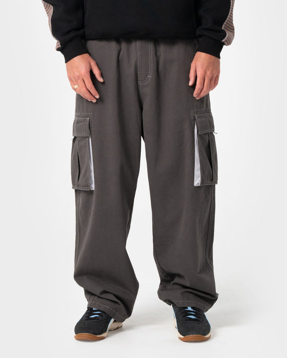 man-wearing-kickya-elastic-cargo-pant-in-steel