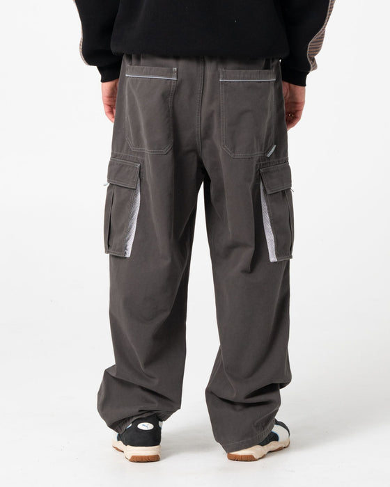 man-wearing-kickya-elastic-cargo-pant-in-steel