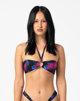 Woman wearing Amnesia Bandeau Bikini Top in Amnesia Print