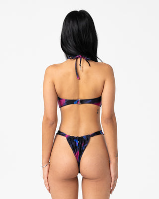 Woman wearing Amnesia Bandeau Bikini Top in Amnesia Print