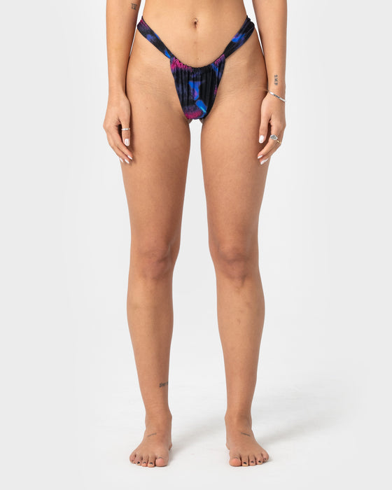 woman-wearing-amnesia-string-bikini-bottom-in-amnesia-print