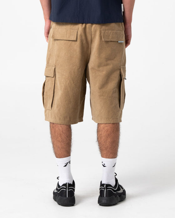 man-wearing-cobra-cord-elastic-cargo-short-in-khaki