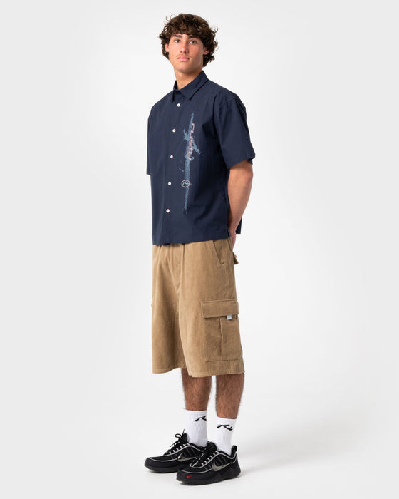 man-wearing-cobra-cord-elastic-cargo-short-in-khaki