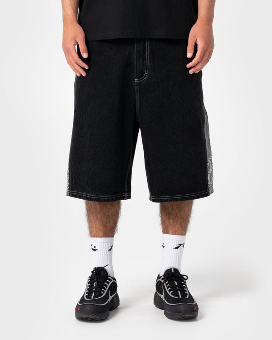 man-wearing-diablo-jort-in-black-out