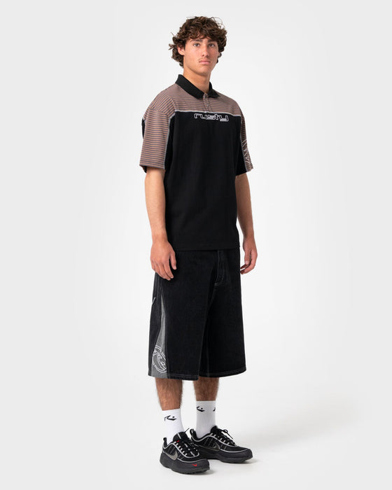 man-wearing-diablo-jort-in-black-out