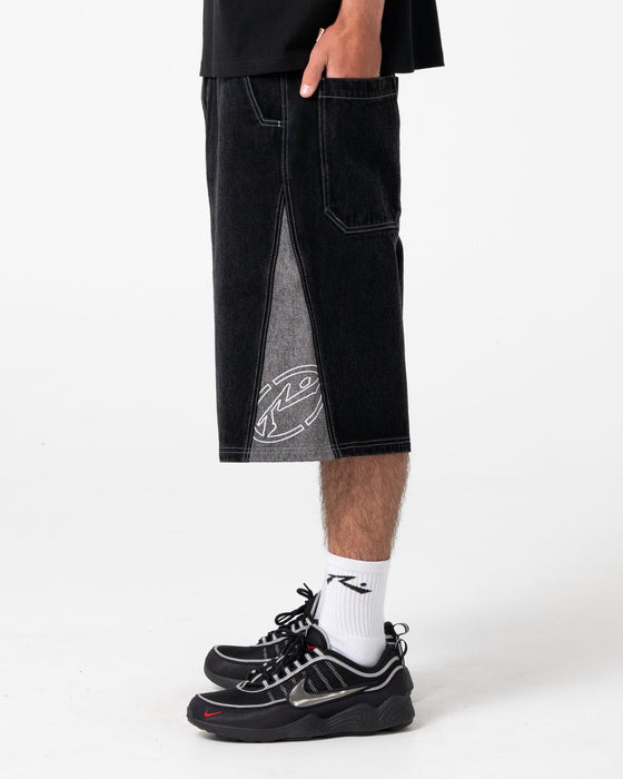 man-wearing-diablo-jort-in-black-out