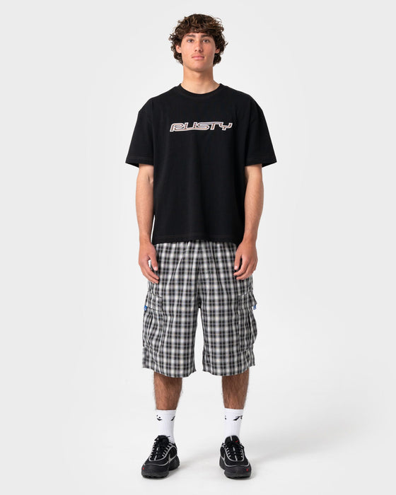 man-wearing-screwdriva-elastic-cargo-short-in-black