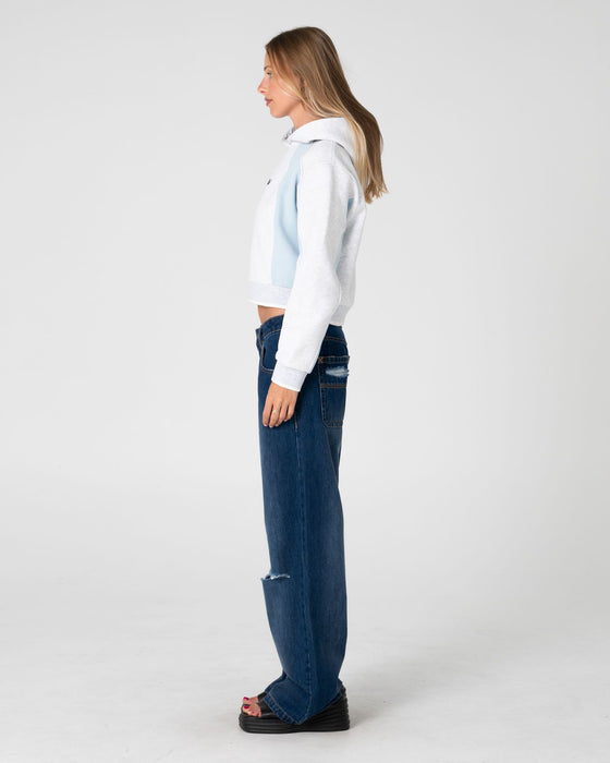 woman-wearing-mini-two-tides-cropped-hooded-fleece-in-ecru-marle