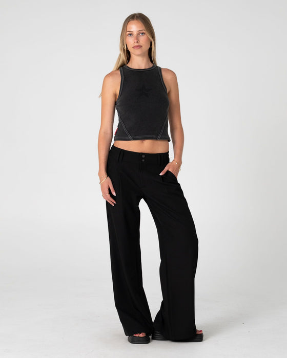 woman-wearing-beverley-low-rise-suit-pant-in-black