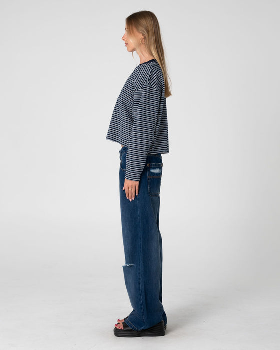 woman-wearing-17-degrees-stripe-l-s-oversize-tee-in-blue-stripe