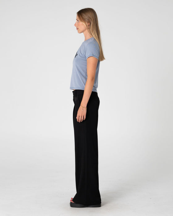 woman-wearing-monty-hartlo-relaxed-baby-tee-in-stone-grey