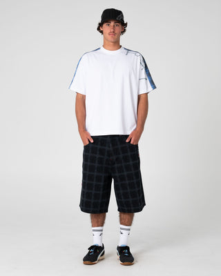 Man wearing Griddy Wide Baggy Jort in Black Out