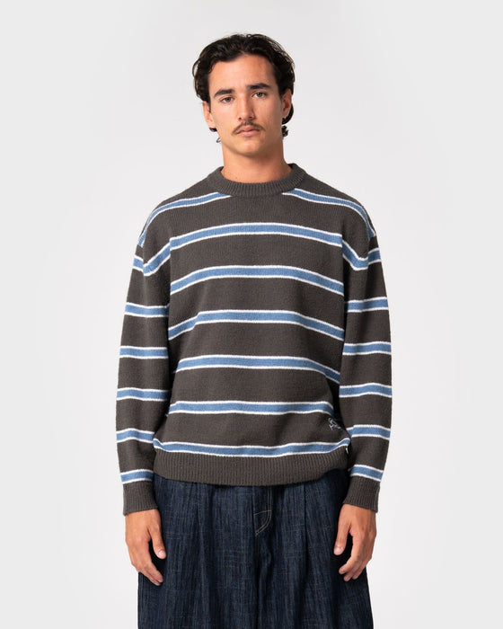 man-wearing-reel-fluff-knitted-crew-in-steel