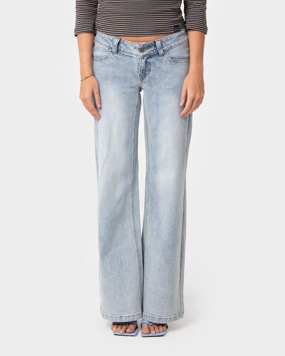 woman-wearing-lori-super-low-rise-wide-leg-denim-jean-in-worn-out