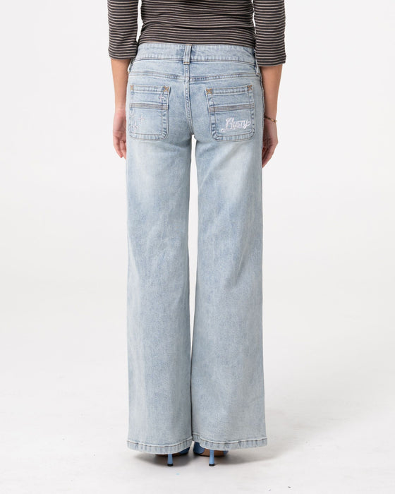 woman-wearing-lori-super-low-rise-wide-leg-denim-jean-in-worn-out