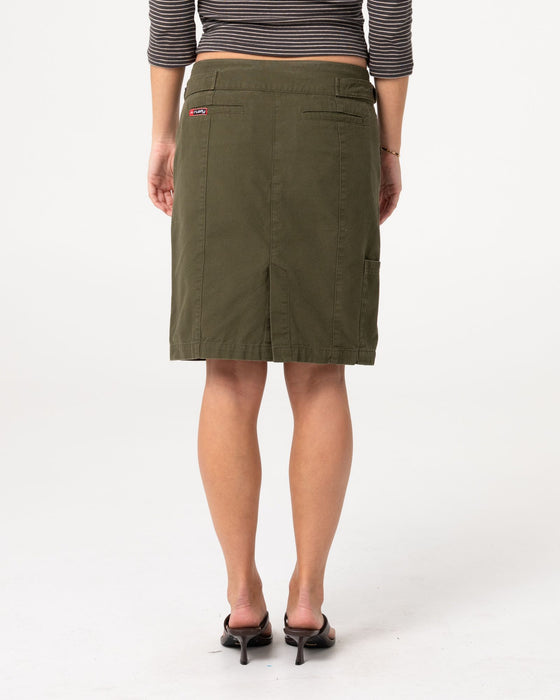 woman-wearing-feebee-low-rise-midi-skirt-in-khaki