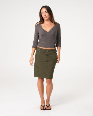 Woman wearing Feebee Low Rise Midi Skirt in Khaki