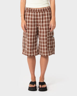 Woman wearing Ms Screw Elastic Cargo Short in Java